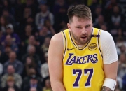 76人狂砍狂砍50分分，东契奇迎来新赛季高光！