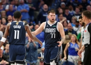 包含独行侠复出首战，魔术状态火爆，约基奇成为焦点！的词条