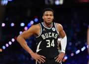 字母哥复出首战，鹈鹕状态火爆，逆转取胜成为焦点！的简单介绍